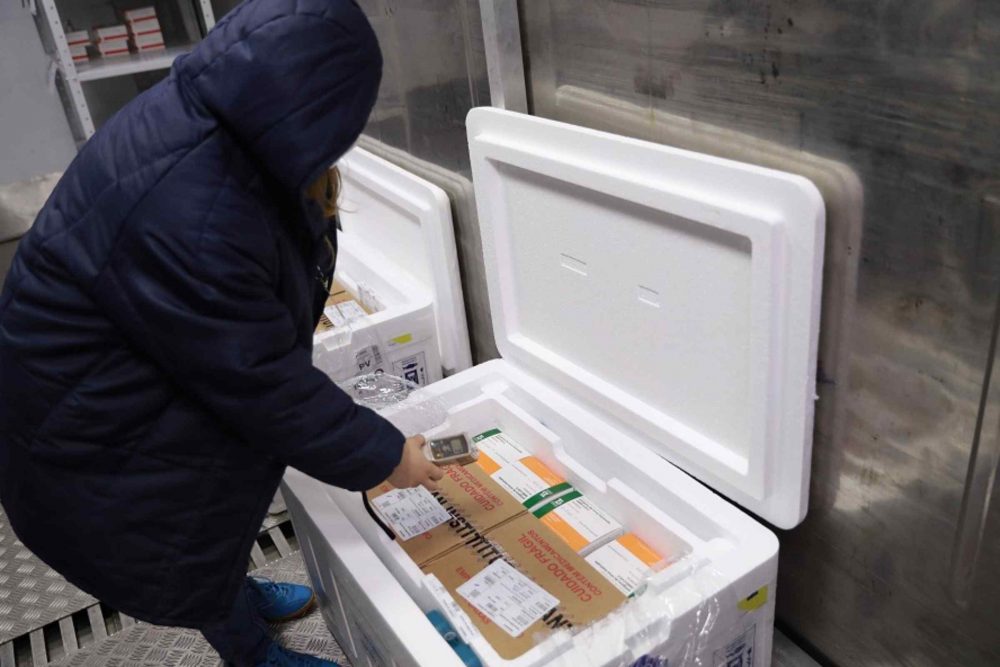 Amazonas recebe 108 mil doses de vacina contra coronavírus