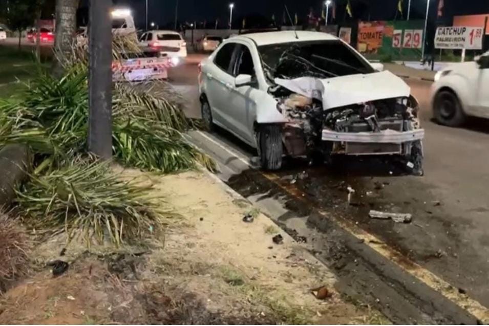 Mulher fica ferida em grave acidente na avenida Max Teixeira