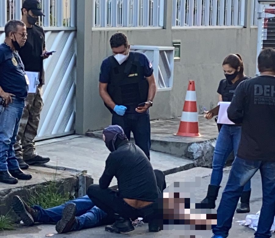 Ao sair para o trabalho, marítimo é executado na frente de casa no Parque Dez