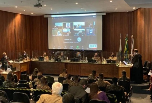 Oito militares são condenados por mortes de artista e catador no Rio