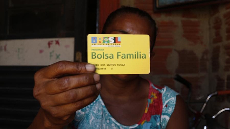 Novo Bolsa Família pode pagar cerca de R$ 400 mensais até 2022