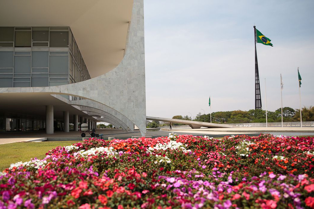 Governo esclarece dados sobre gastos com cartões corporativos e rebate informações enganosas Governo esclarece dados sobre gastos com cartões corporativos e rebate informações enganosas