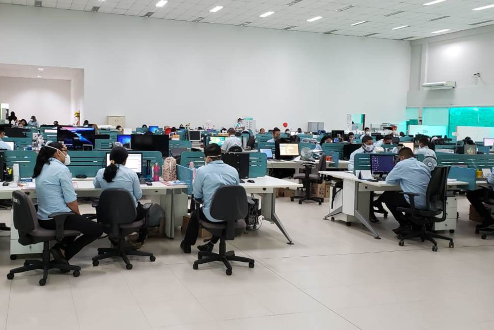 Empresa farmacêutica contrata para 10 vagas de emprego com salários de até R$ 7 mil Empresa farmacêutica contrata para 10 vagas de emprego com salários de até R$ 7 mil