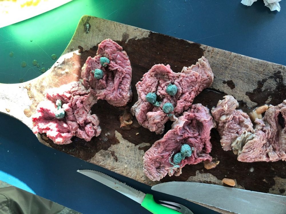 Mulher é presa tentando entrar em cadeia com drogas escondidas dentro de carne