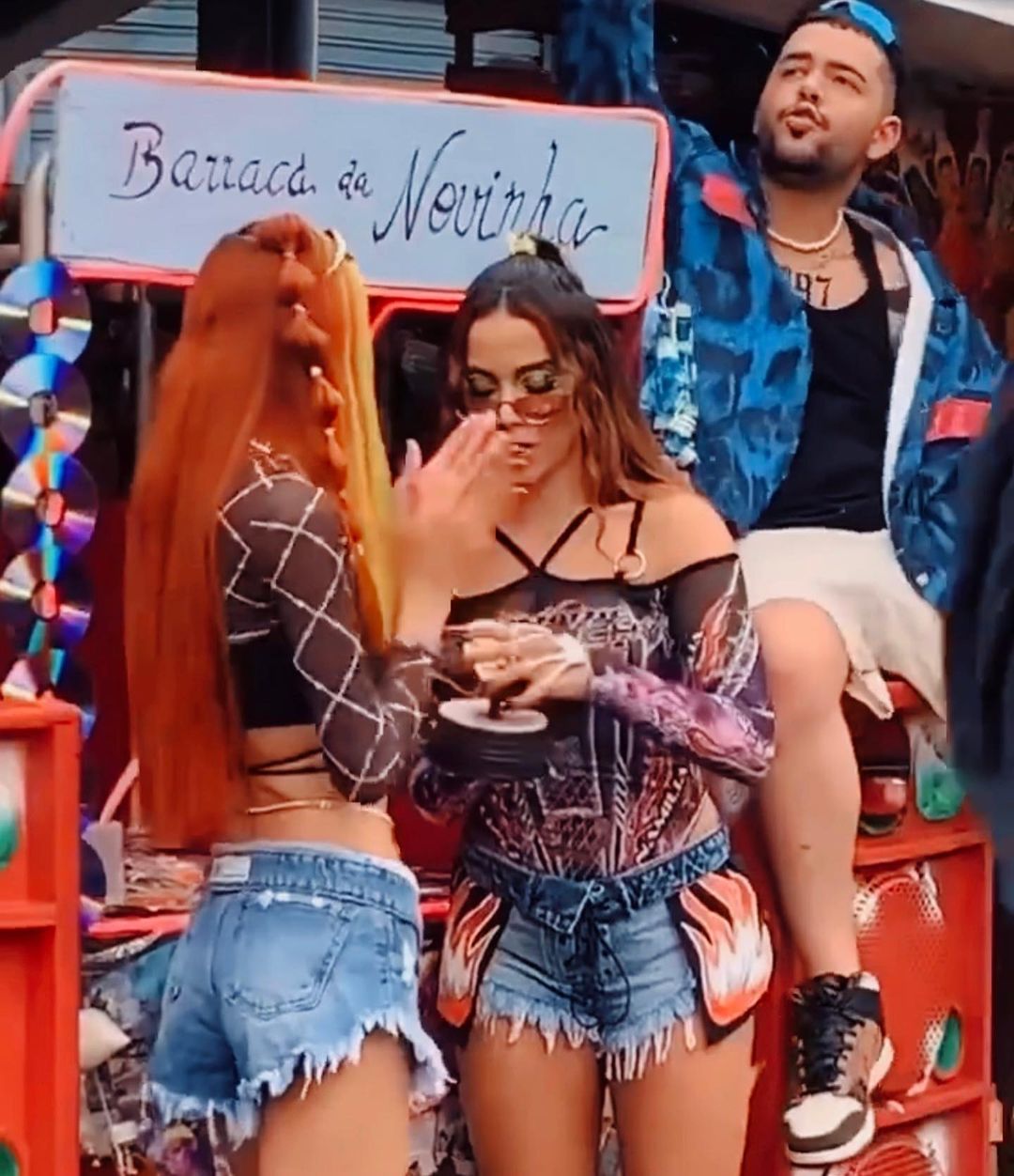 Ruivinha de Marte sem limites: influencer do Coroado grava clipe com Anitta