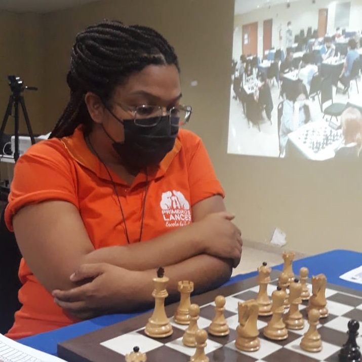 Aulas de xadrez na Vila Olímpica contribuem para raciocínio lógico