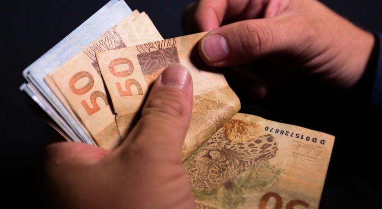 Segunda parcela do 13º salário deve ser paga até esta segunda-feira