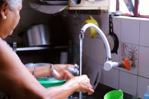 Dezenas de bairros têm fornecimento de água interrompido nesta terça-feira em Manaus