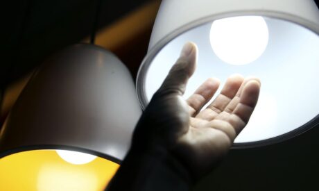 Conta de luz seguirá sem cobrança extra em fevereiro
