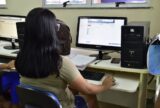 Por meio de plataforma online é possível estudar de um computador