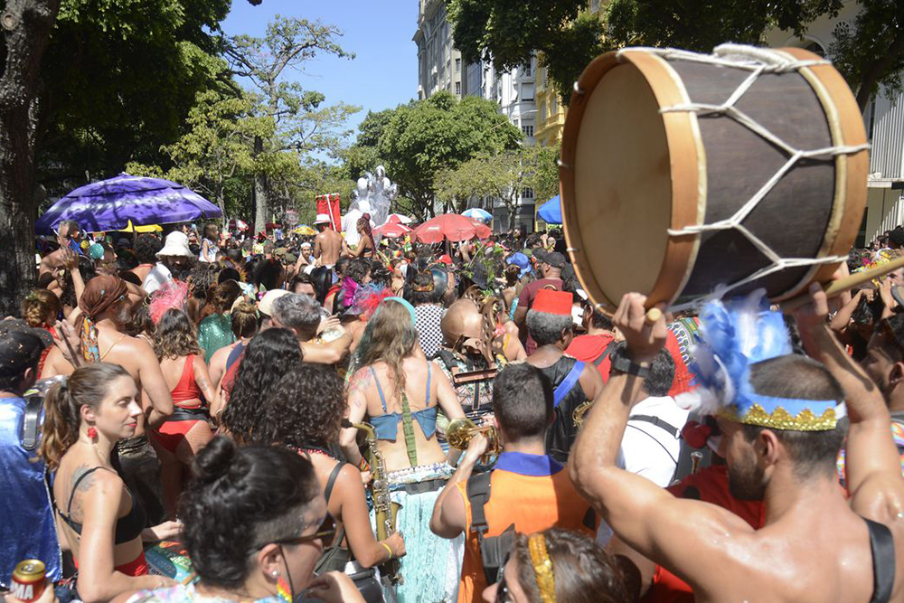 Urologista alerta para import&acirc;ncia do uso de preservativo no Carnaval