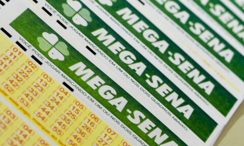 Ninguém acerta a Mega-Sena e prêmio acumula em R$ 45 milhões