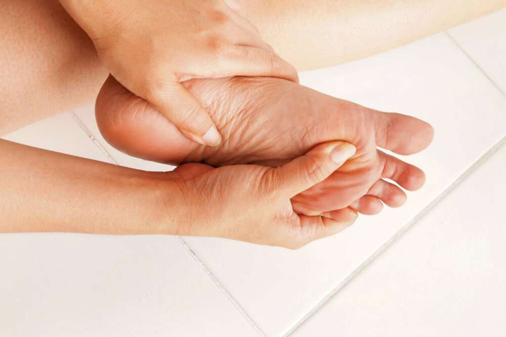 Dor na planta dos pés? pode ser fascite plantar. Saiba mais Dor na planta dos pés? pode ser fascite plantar. Saiba mais