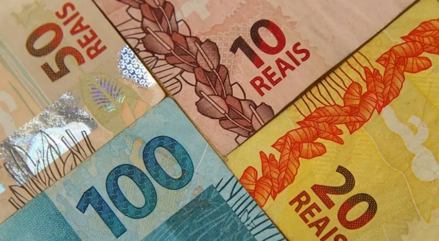 Governo prop&otilde;e sal&aacute;rio m&iacute;nimo de R$ 1.717 em 2027
