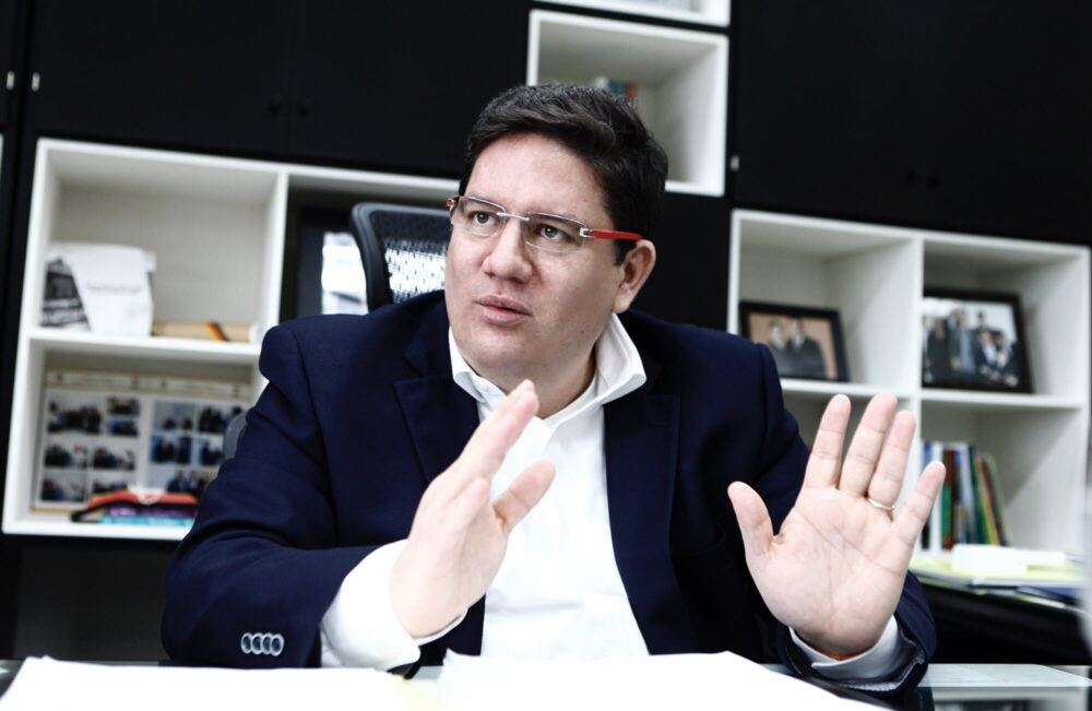 Ari Moutinho saía de cirurgia Ari Moutinho saía de cirurgia