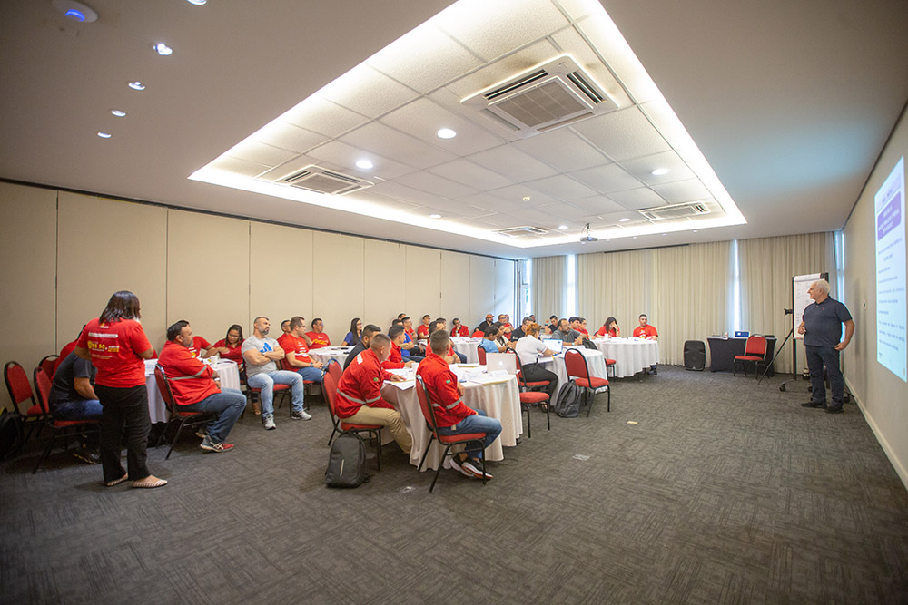 Atem promove treinamento com especialista em segurança de operações em interligação navio-terminal Atem promove treinamento com especialista em segurança de operações em interligação navio-terminal