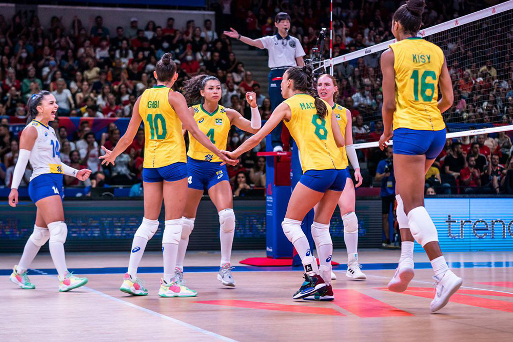 Seleção feminina de vôlei disputa amistoso com foco em inédito