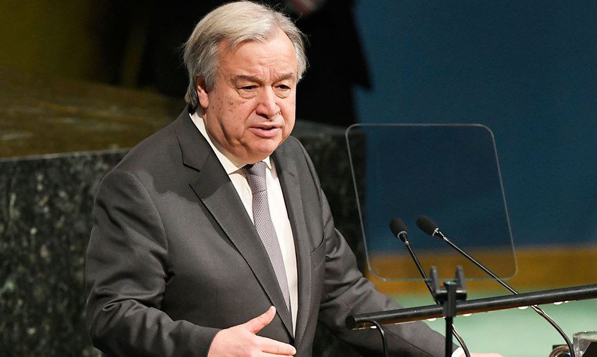 Guterres pede a russos e ucranianos que cessem atividade militar