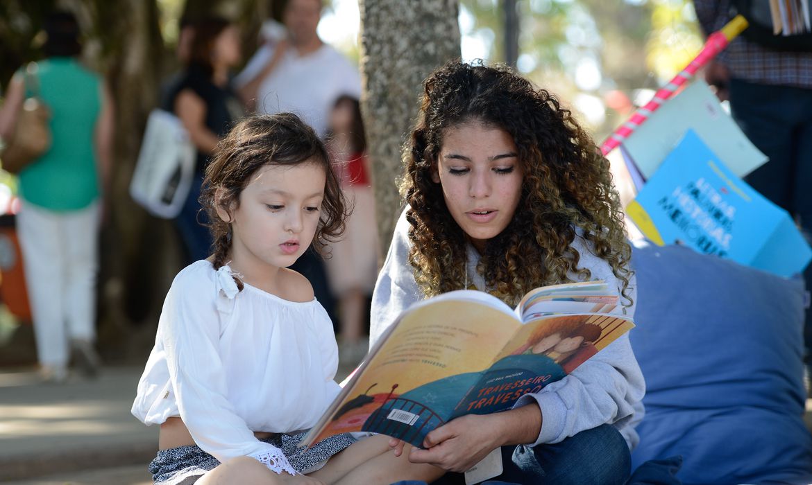 Governo cria programa de incentivo à leitura e à escrita na Educação Infantil Governo cria programa de incentivo à leitura e à escrita na Educação Infantil