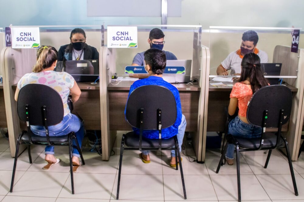 Detran-AM começa a receber documentação dos selecionados no ‘CNH Social’ Detran-AM começa a receber documentação dos selecionados no ‘CNH Social’