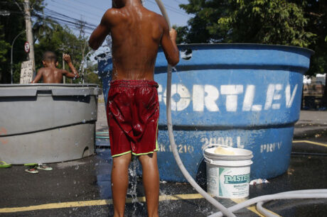Brasil tem 16 milhões de crianças expostas a três ou mais riscos climáticos, aponta relatório