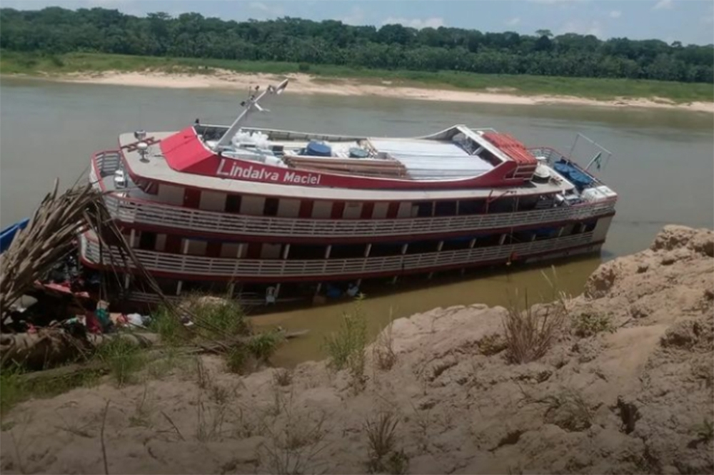 Embarcação Naufraga No Rio Purus Próximo à Comunidade Belo Monte Todos Os Passageiros Passam 