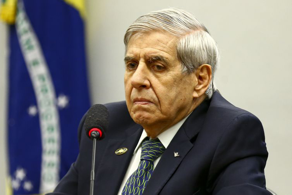 Moraes concede pris&atilde;o domiciliar humanit&aacute;ria a Augusto Heleno