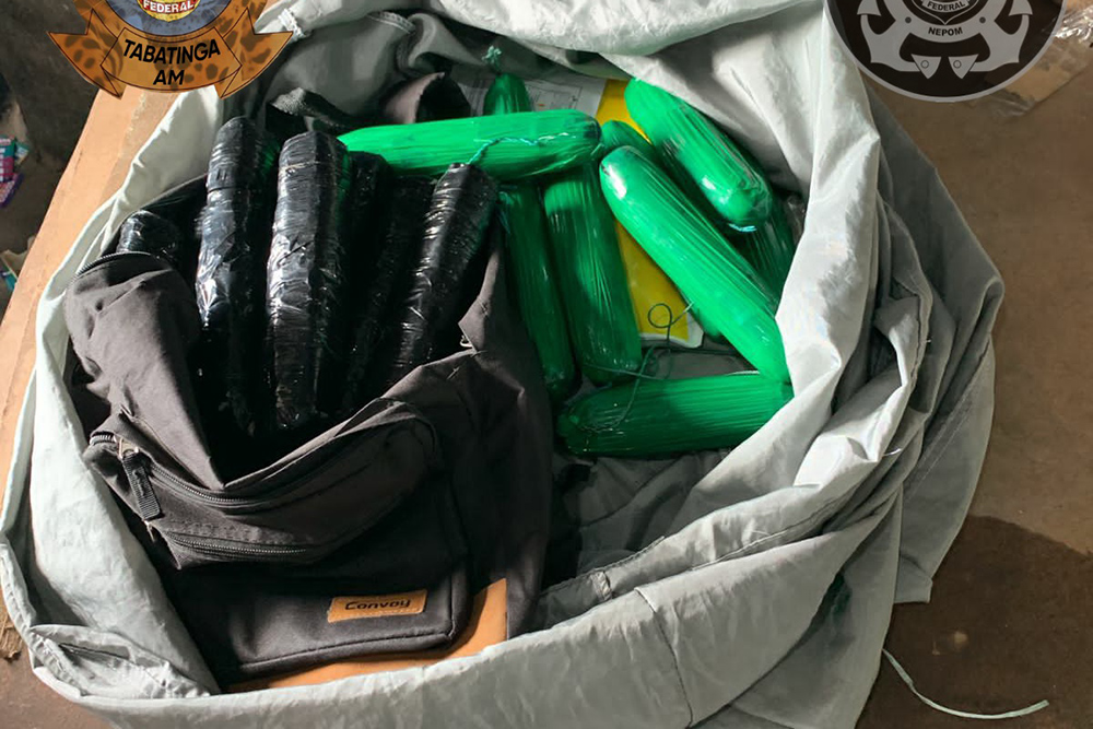 Polícia Federal apreende mais de 5kg de drogas em embarcação em Tabatinga Polícia Federal apreende mais de 5kg de drogas em embarcação em Tabatinga