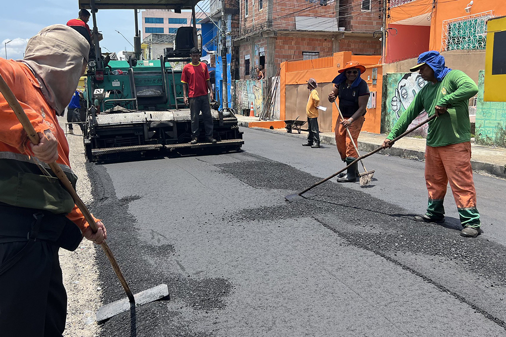 Seminf leva asfalto novo para a rua Oriente, no bairro Alvorada 2 - Portal  do Marcos Santos
