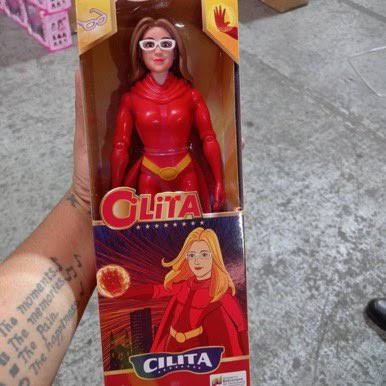 Boneca em alusão a primeira dama do país