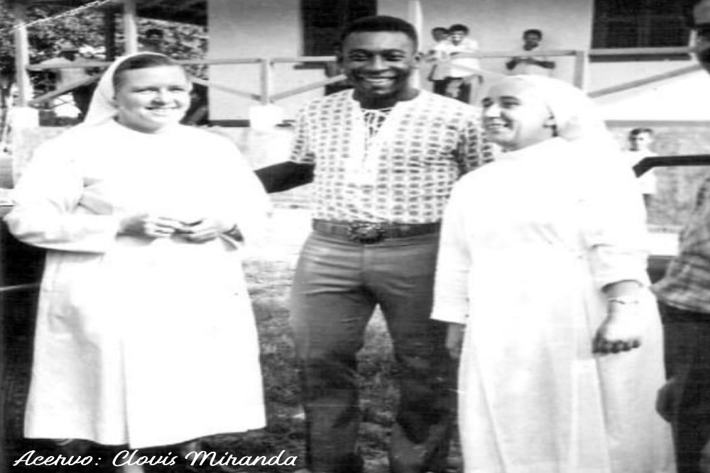 Pel&eacute; em visita ao bairro Ant&ocirc;nio Aleixo na d&eacute;cada de 70
