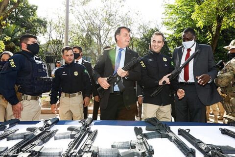 Bolsonaro armas