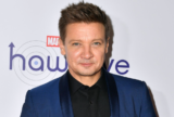Renner em prévia da série Gavião Arqueiro