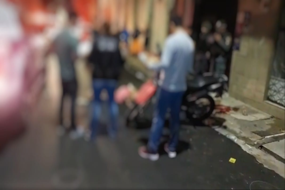 Homem morto em frente a mercadinho