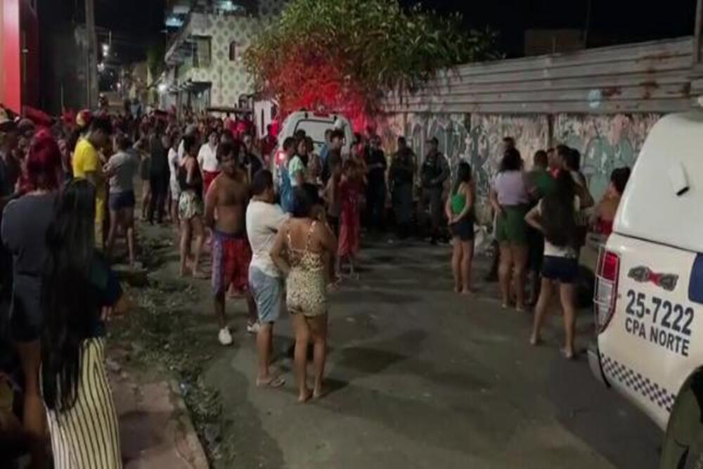 Homem é morto a tiros por criminosos em carro preto no Mutirão Homem é morto a tiros por criminosos em carro preto no Mutirão