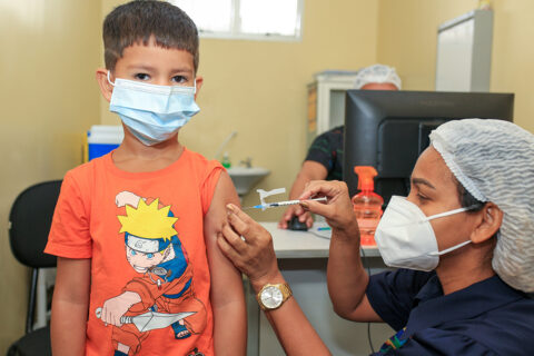 Manaus está sem doses de vacina contra a Covid-19 para público de 5 a 11 anos