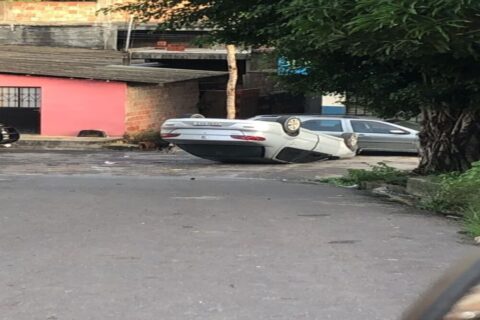 Capotamento de carro