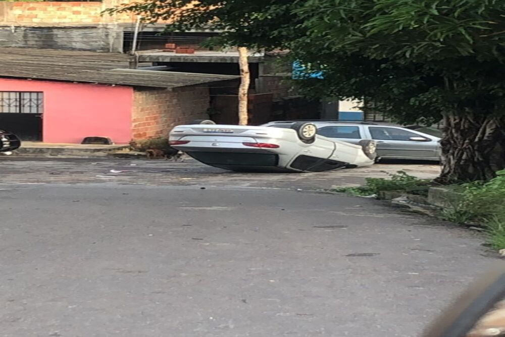 Capotamento de carro