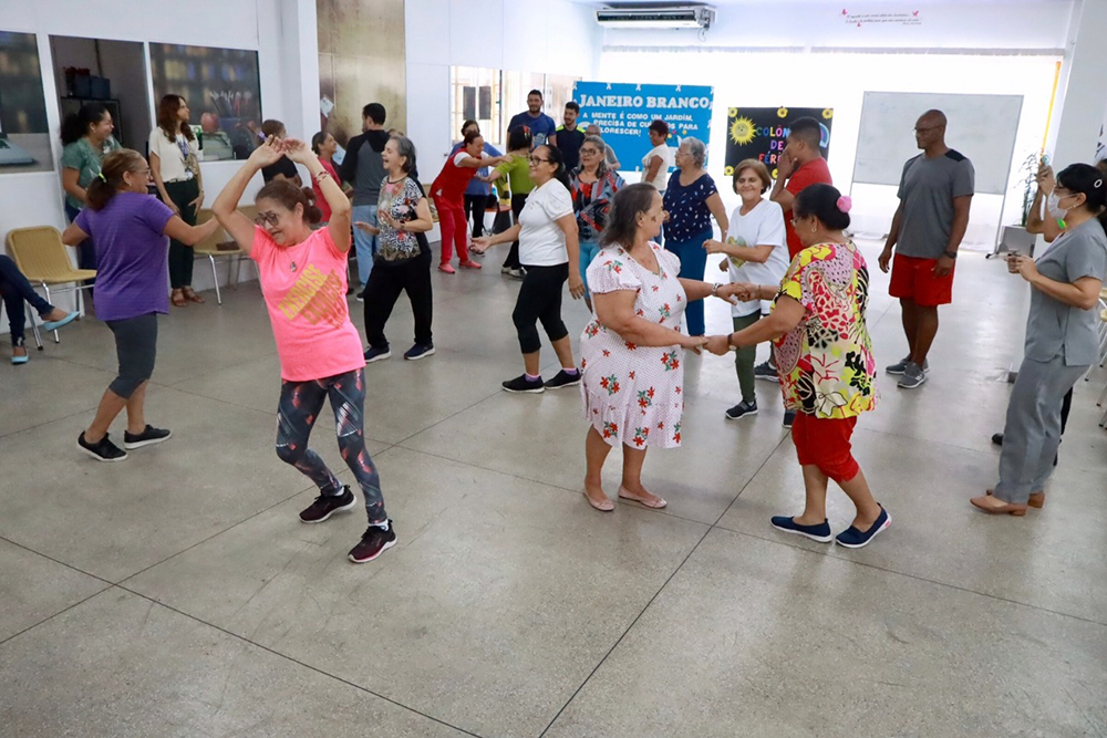 Centros de Convivência inovam com programação para jovens e idosos em Colônia de Férias Centros de Convivência inovam com programação para jovens e idosos em Colônia de Férias