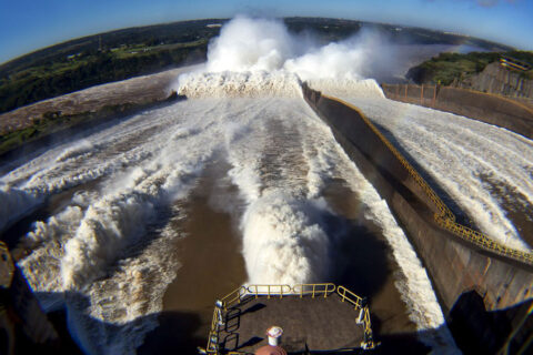 Demanda por energia no Paraguai cresce com avanço da IA e pressiona Itaipu a expandir usina