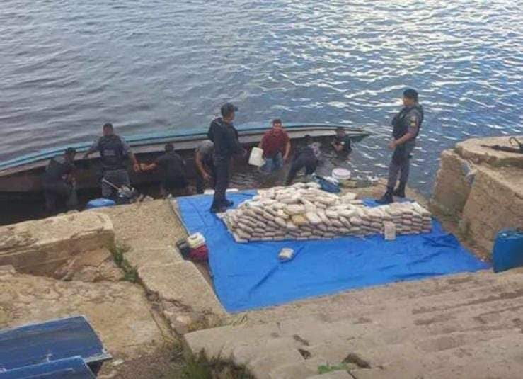 Mais de 200 quilos de drogas s&atilde;o encontrados dentro de casco de canoa em Barcelos