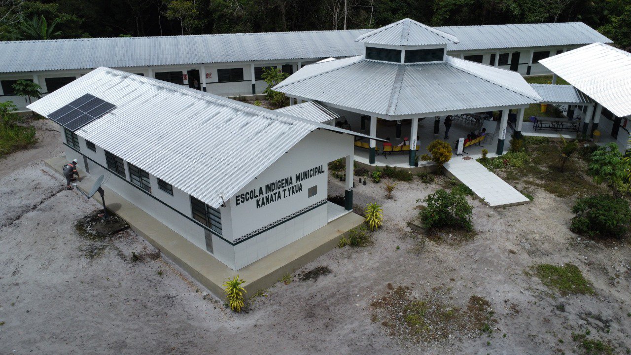 Escolas ribeirinhas de Manaus recebem sistema de energia solar