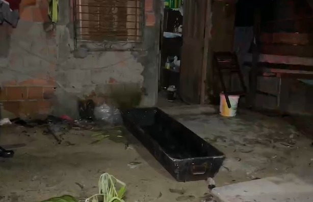 Homem é executado com 4 tiros após ter casa invadida por criminosos no Tarumã