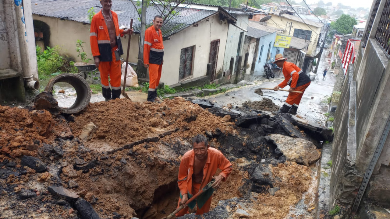 &ccedil;&atilde;o emergencial recupera rede de drenagem no L&iacute;rio do Vale
