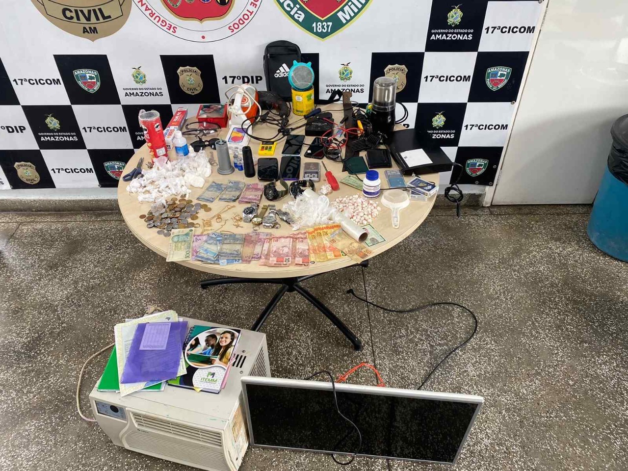 Trio que comercializava drogas no L&iacute;rio do Vale &eacute; preso