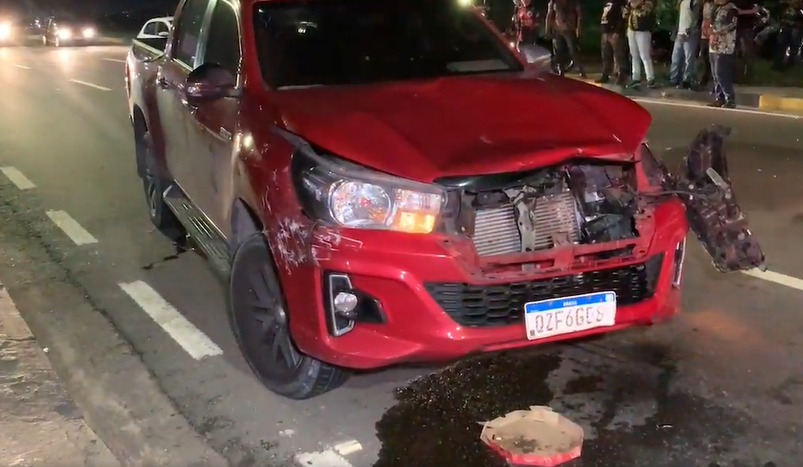 Picape trafegava em alta velocidade, pela avenida das Torres, quando bateu contra o entregador de delivery.