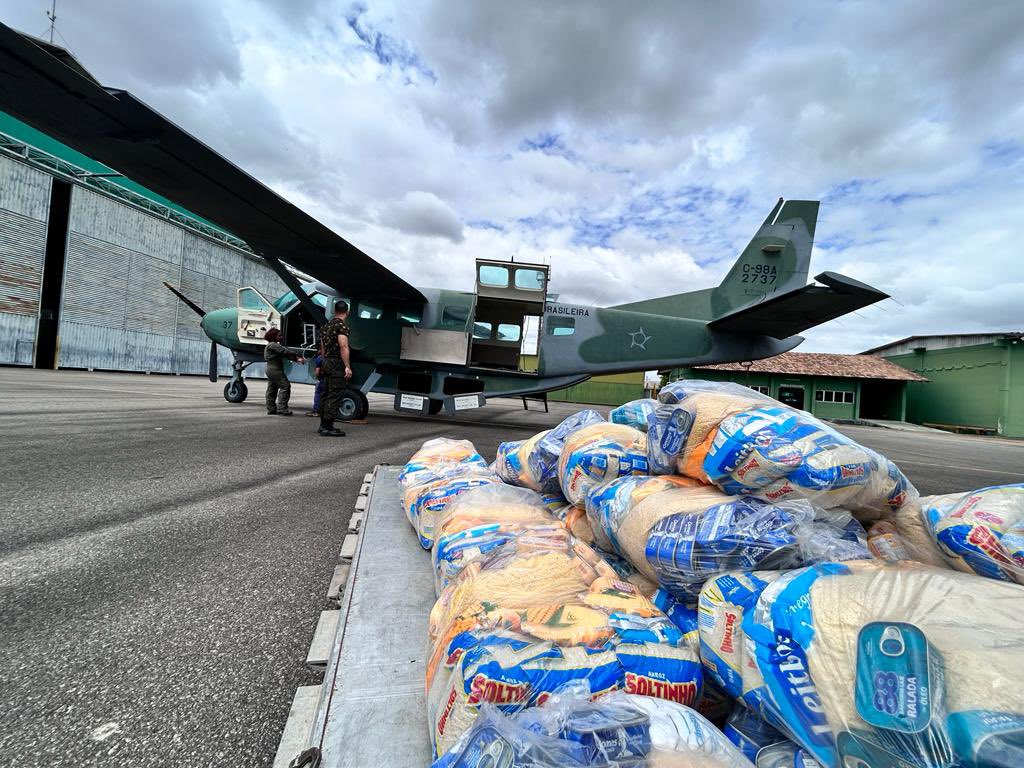 Governo distribui 4 toneladas de alimentos para comunidades yanomamis