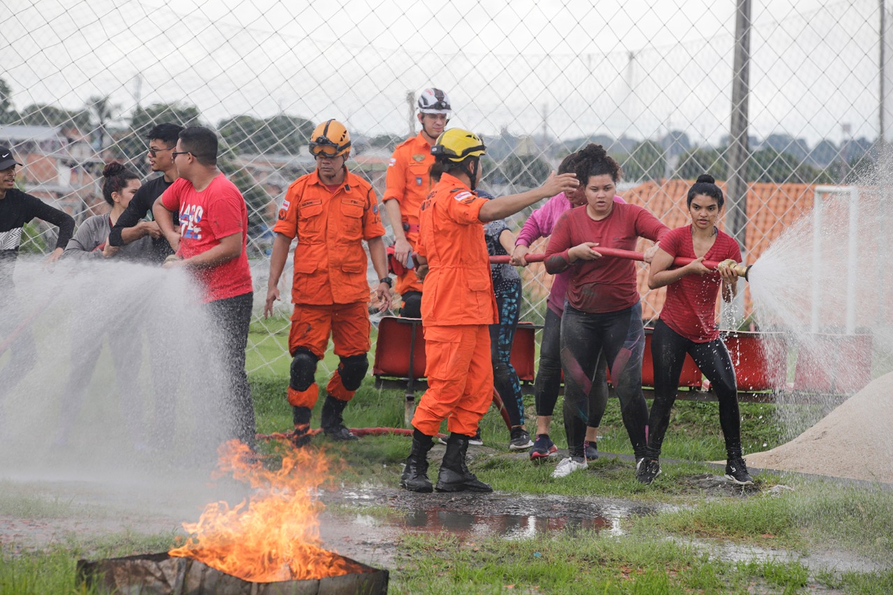 Moradores do Prosamin+ participam de curso de brigada de incêndio