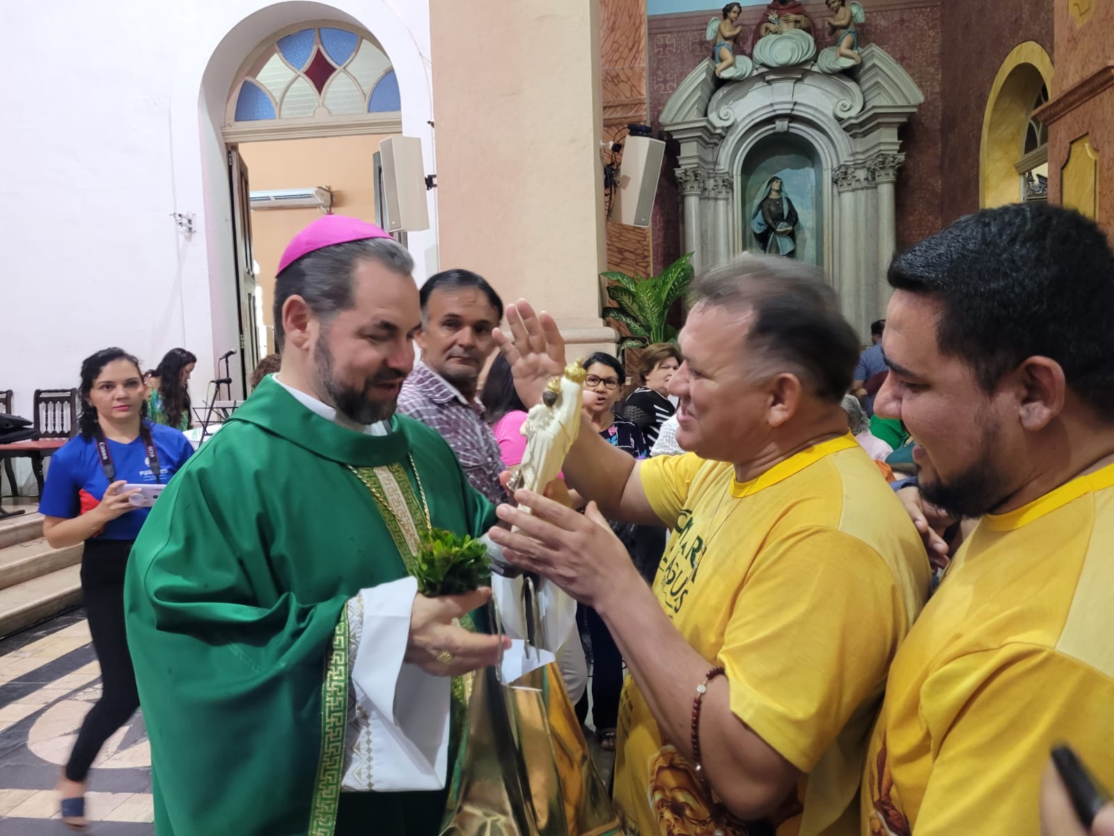Romaria das Águas prestigia novo bispo de Parintins