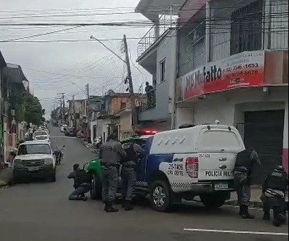 Tentativa de assalto termina com suspeito baleado pelo dono da resid&ecirc;ncia na Vila da Prata